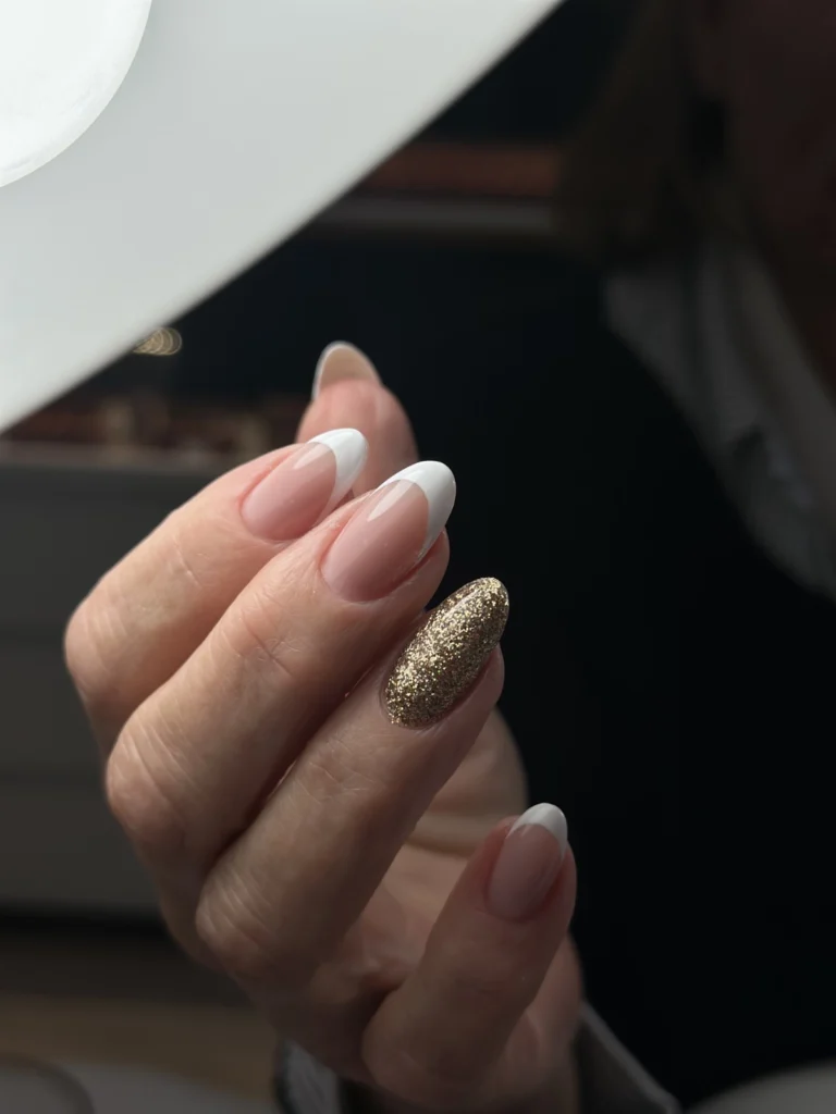 Manikura z gelom v Postojni – urejeni in obstojni noht