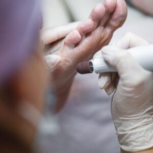 PEDIKURA Z UPORABO STROJČKA (NADALJEVALNI TEČAJ)